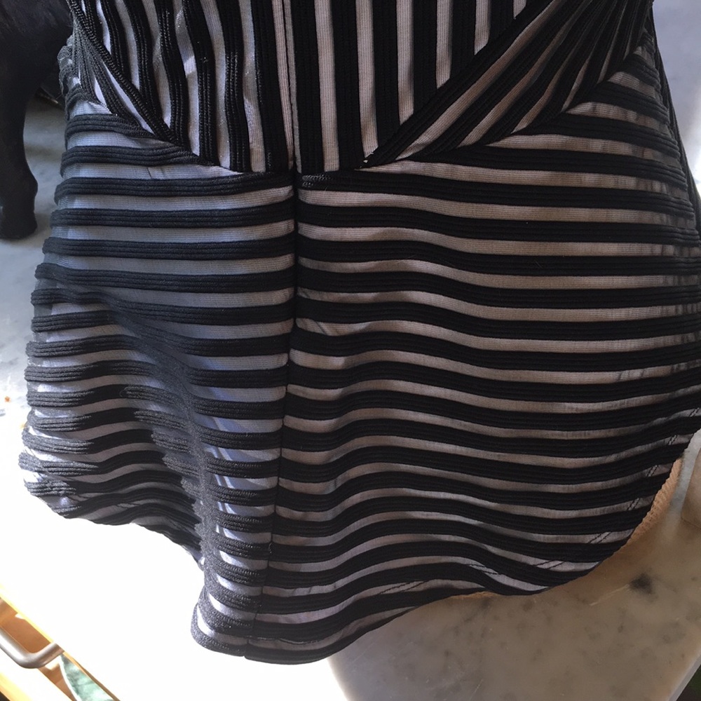 Fabulous Bebe Stretchy Peplum Sheer Stripe Lined M - Picture 7 of 8